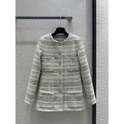 CHANEL 2023FW coat for a modern style