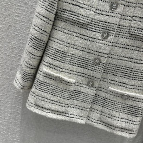 CHANEL 2023FW coat for a modern style CHANEL 2023FW coat for a modern style
