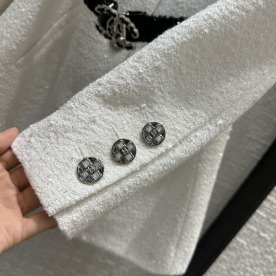 CHANEL 2023FW coat, popular among fashionable people CHANEL 2023FW coat, popular among fashionable people