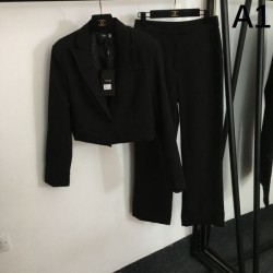 FENDI Eye-catching style this winter 2023FW Top and bottom set