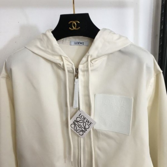 LOEWE 2023FW coat that is now very popular among celebrities LOEWE 2023FW coat that is now very popular among celebrities