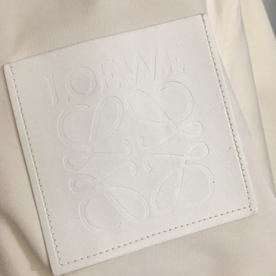 LOEWE 2023FW coat that is now very popular among celebrities LOEWE 2023FW coat that is now very popular among celebrities