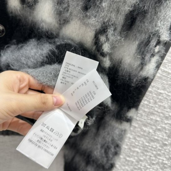 2023FW Knit Cardigan LOUIS VUITTON Recommended for fall/winter wear 2023FW Knit Cardigan LOUIS VUITTON Recommended for fall/winter wear