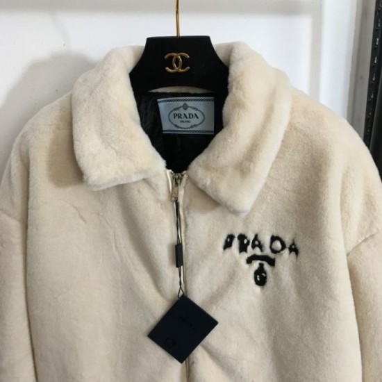 2023FW PRADA Prada A coat with a presence every season 2023FW PRADA Prada A coat with a presence every season
