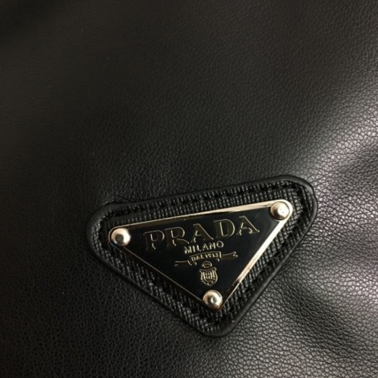 2023FW PRADA Prada This is the jacket for this winter 2023FW PRADA Prada This is the jacket for this winter
