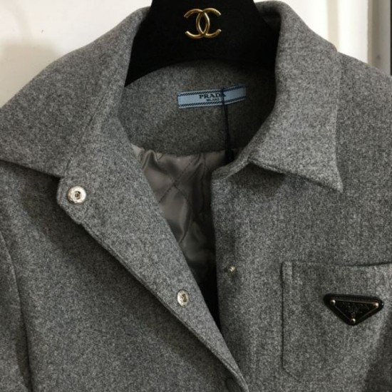PRADA Prada New 2023FW coat that has been featured in many magazines PRADA Prada New 2023FW coat that has been featured in many magazines