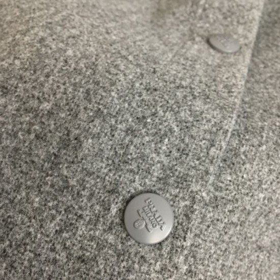 PRADA Prada New 2023FW coat that has been featured in many magazines PRADA Prada New 2023FW coat that has been featured in many magazines