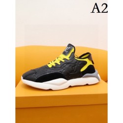 2023SS logo is wonderful LOUIS VUITTON Louis Vuitton sneakers