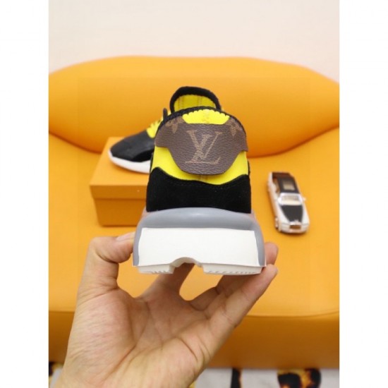 2023SS logo is wonderful LOUIS VUITTON Louis Vuitton sneakers 2023SS logo is wonderful LOUIS VUITTON Louis Vuitton sneakers