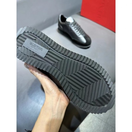 VALENTINO Valentino sneakers 2023AW explosive popularity this season VALENTINO Valentino sneakers 2023AW explosive popularity this season