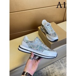 Essential items for spring and summer 2023SS sneakers VERSACE Versace