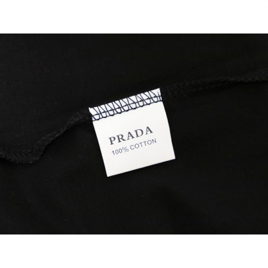A loose style is completed PRADA Prada 2023SS short sleeve T-shirt A loose style is completed PRADA Prada 2023SS short sleeve T-shirt