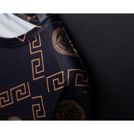 VERSACE Versace 2023SS short-sleeved T-shirt with emphasis on looseness and comfort VERSACE Versace 2023SS short-sleeved T-shirt with emphasis on looseness and comfort