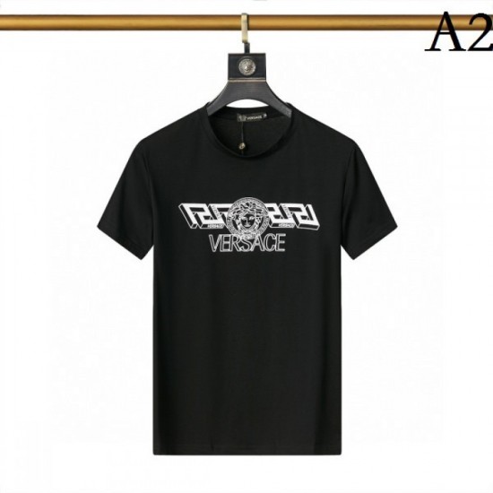Wearing like this year VERSACE Versace 2023SS short sleeve T-shirt Wearing like this year VERSACE Versace 2023SS short sleeve T-shirt