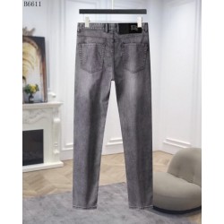BURBERRY Burberry fastest! 2023 Spring/Summer trend jeans that are sure to boom