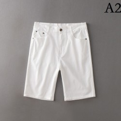 FENDI Fendi continues to be very active in the spring and summer of 2023! denim pants