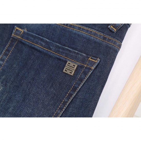 GIVENCHY 2023FW Jeans The cutting edge of fashion! GIVENCHY 2023FW Jeans The cutting edge of fashion!