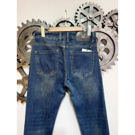 VALENTINO 2023FW Straight Jeans Celebrity Worn Product VALENTINO 2023FW Straight Jeans Celebrity Worn Product