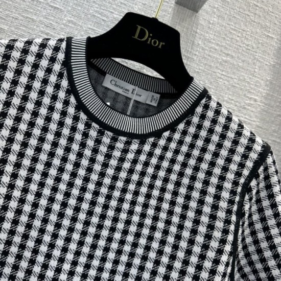 Short-sleeved knit 2023SS DIOR Dior with presence every season Short-sleeved knit 2023SS DIOR Dior with presence every season