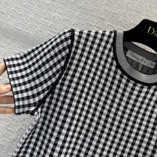 Short-sleeved knit 2023SS DIOR Dior with presence every season Short-sleeved knit 2023SS DIOR Dior with presence every season