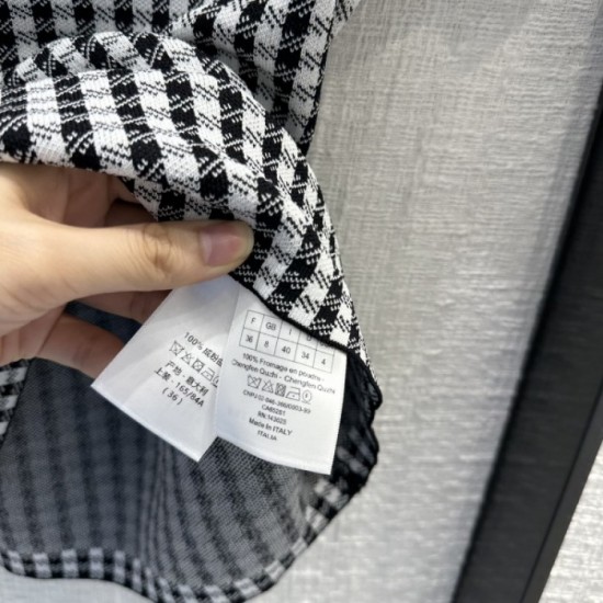 Short-sleeved knit 2023SS DIOR Dior with presence every season Short-sleeved knit 2023SS DIOR Dior with presence every season