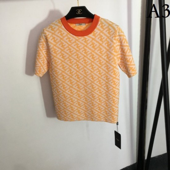 Short-sleeved knit 2023SS FENDI Fendi decided on a modern style Short-sleeved knit 2023SS FENDI Fendi decided on a modern style