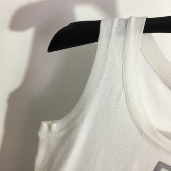 FENDI Fendi 2023SS Waistcoat A style that can be used for a long time this summer FENDI Fendi 2023SS Waistcoat A style that can be used for a long time this summer