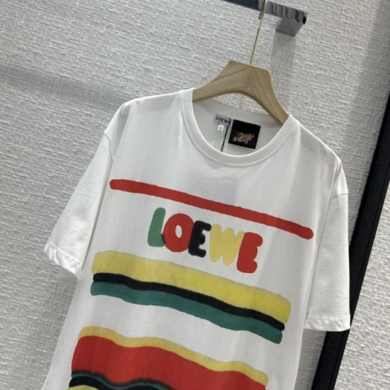 Short-sleeved T-shirt 2023SS LOEWE Loewe who plays an active part at the turn of the season Short-sleeved T-shirt 2023SS LOEWE Loewe who plays an active part at the turn of the season