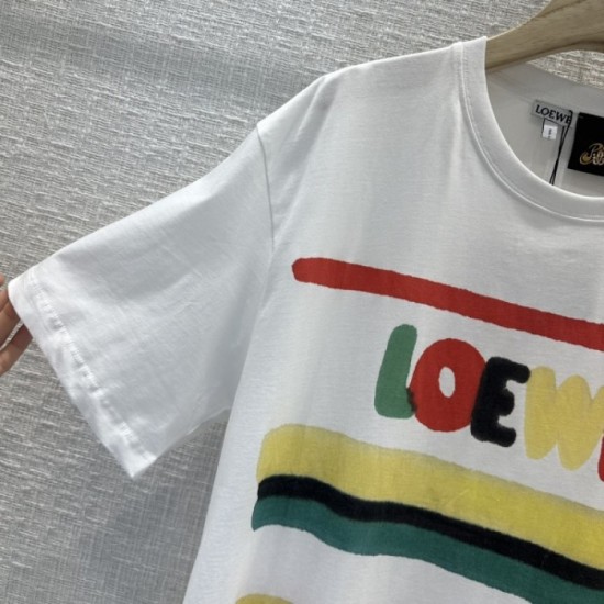 Short-sleeved T-shirt 2023SS LOEWE Loewe who plays an active part at the turn of the season Short-sleeved T-shirt 2023SS LOEWE Loewe who plays an active part at the turn of the season
