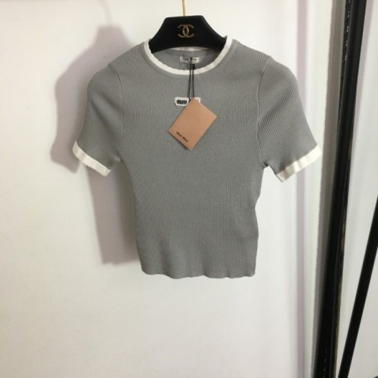 MIU MIU 2023SS short-sleeved knit summer standard that you want one new item MIU MIU 2023SS short-sleeved knit summer standard that you want one new item