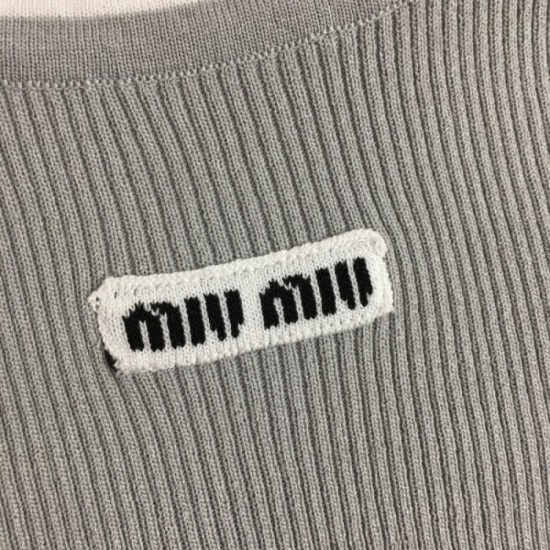 MIU MIU 2023SS short-sleeved knit summer standard that you want one new item MIU MIU 2023SS short-sleeved knit summer standard that you want one new item