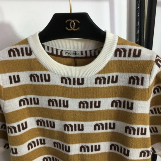 MIU MIU 2023SS short-sleeved knit brand new work that can't wait for summer MIU MIU 2023SS short-sleeved knit brand new work that can't wait for summer
