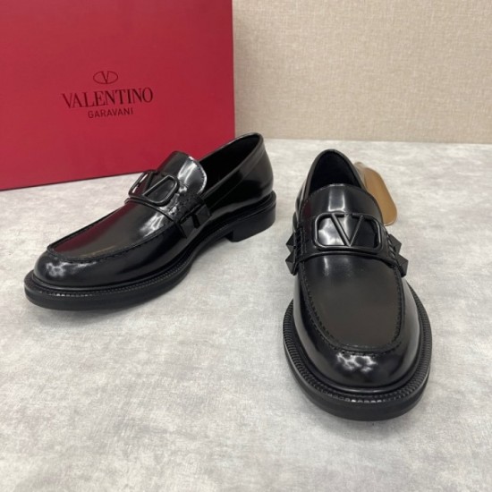 VALENTINO Valentino business shoes 2023AW winter brand new sold out soon VALENTINO Valentino business shoes 2023AW winter brand new sold out soon