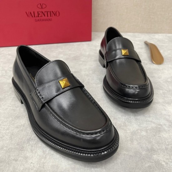 VALENTINO Valentino business shoes 2023AW Outstanding mix-and-match power VALENTINO Valentino business shoes 2023AW Outstanding mix-and-match power