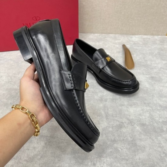 VALENTINO Valentino business shoes 2023AW Outstanding mix-and-match power VALENTINO Valentino business shoes 2023AW Outstanding mix-and-match power