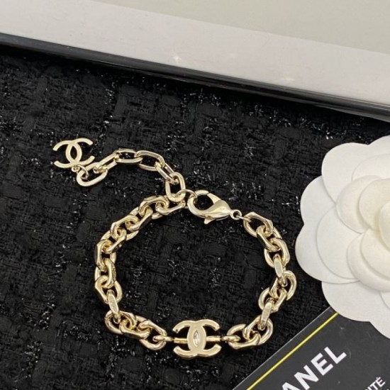 2023FW Bracelet CHANEL Chanel Rare! Limited to stores that carry it 2023FW Bracelet CHANEL Chanel Rare! Limited to stores that carry it