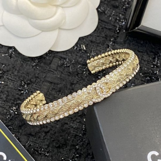 CHANEL This winter's favorite style 2023FW bracelet CHANEL This winter's favorite style 2023FW bracelet