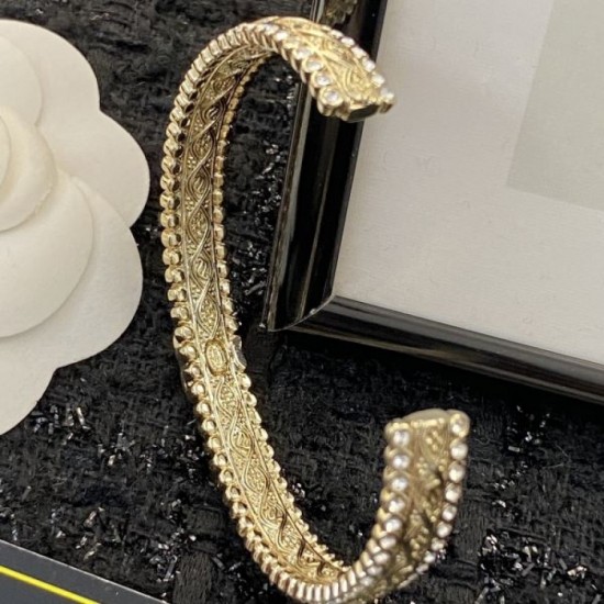 CHANEL This winter's favorite style 2023FW bracelet CHANEL This winter's favorite style 2023FW bracelet