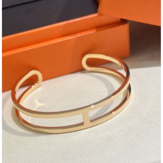 2023FW Bracelet HERMES A strong presence every season 2023FW Bracelet HERMES A strong presence every season