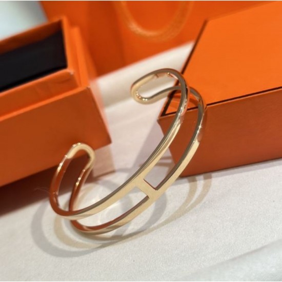 2023FW Bracelet HERMES A strong presence every season 2023FW Bracelet HERMES A strong presence every season