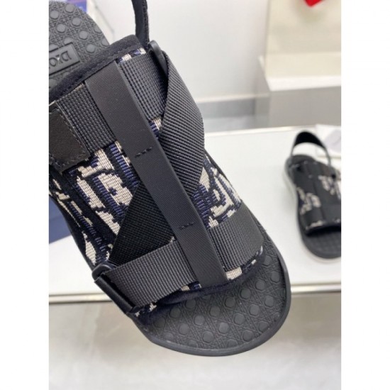This autumn/winter 2023FW slippers DIOR Dior is a must-buy for adults This autumn/winter 2023FW slippers DIOR Dior is a must-buy for adults