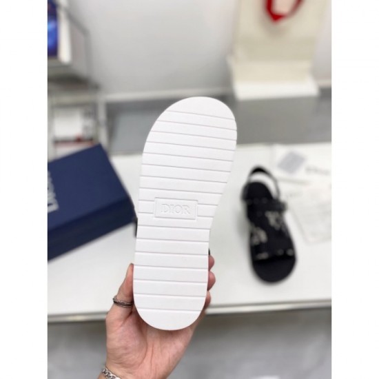 This autumn/winter 2023FW slippers DIOR Dior is a must-buy for adults This autumn/winter 2023FW slippers DIOR Dior is a must-buy for adults