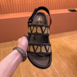 New Spring/Summer 2023SS Slippers VALENTINO Valentino