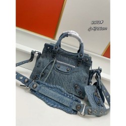 BALENCIAGA Tote bag 2023FW Gives an impression of adult sex appeal