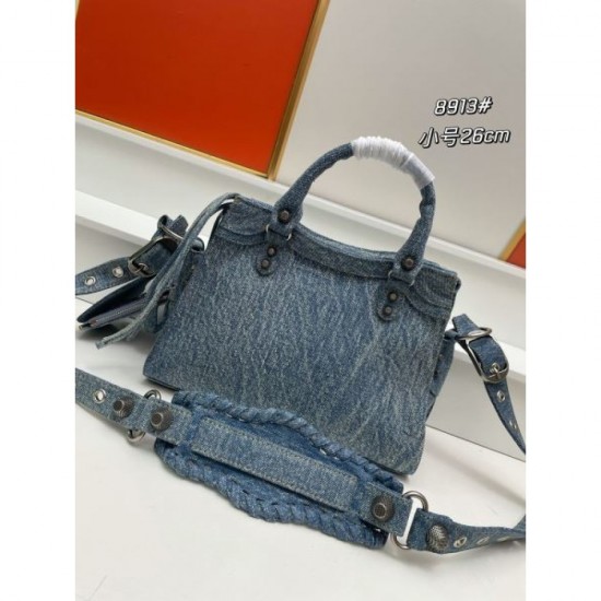 BALENCIAGA Tote bag 2023FW Gives an impression of adult sex appeal BALENCIAGA Tote bag 2023FW Gives an impression of adult sex appeal