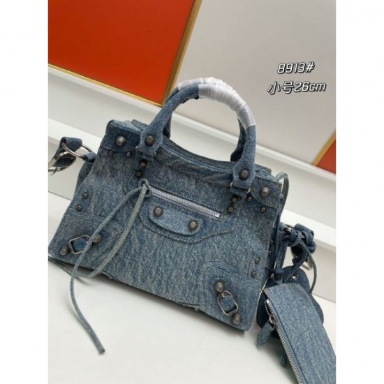 BALENCIAGA Tote bag 2023FW Gives an impression of adult sex appeal BALENCIAGA Tote bag 2023FW Gives an impression of adult sex appeal