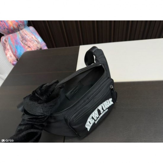BALENCIAGA Waist bag 2023FW This season's best new item BALENCIAGA Waist bag 2023FW This season's best new item