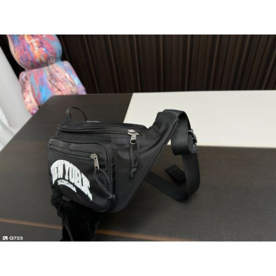 BALENCIAGA Waist bag 2023FW This season's best new item BALENCIAGA Waist bag 2023FW This season's best new item