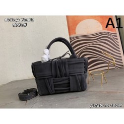 BOTTEGA VENETA Shoulder bag 2023FW Fall/Winter tracking included