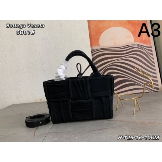 BOTTEGA VENETA Shoulder bag 2023FW Fall/Winter tracking included BOTTEGA VENETA Shoulder bag 2023FW Fall/Winter tracking included